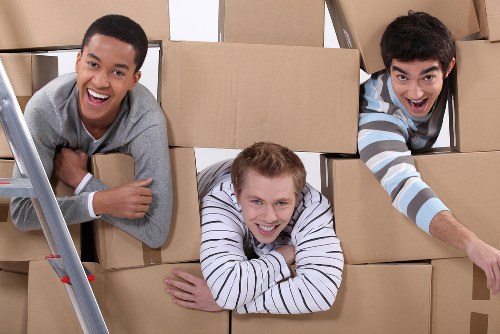 Safe handling of household items during home moves in Mileend