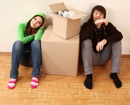 A local Mile End removal company helping with a residential move