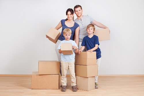 Removal company helping with house moving in Mileend